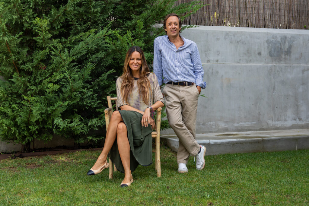 Miguel e Magda Tilli no jardim de sua casa