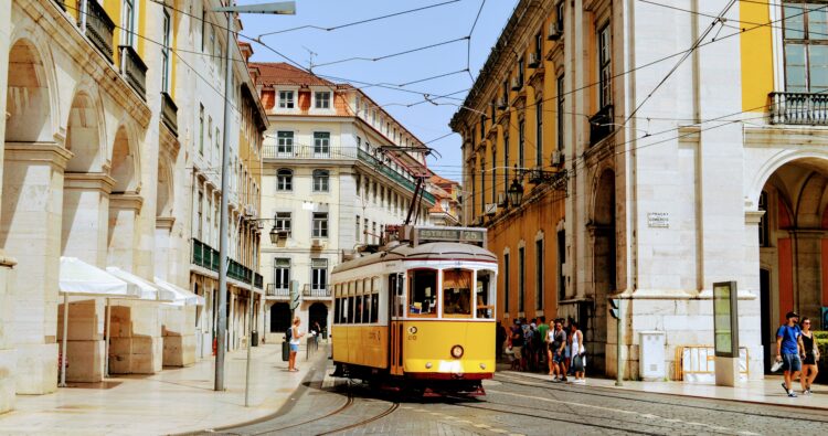 Tranvía en el centro de Lisboa