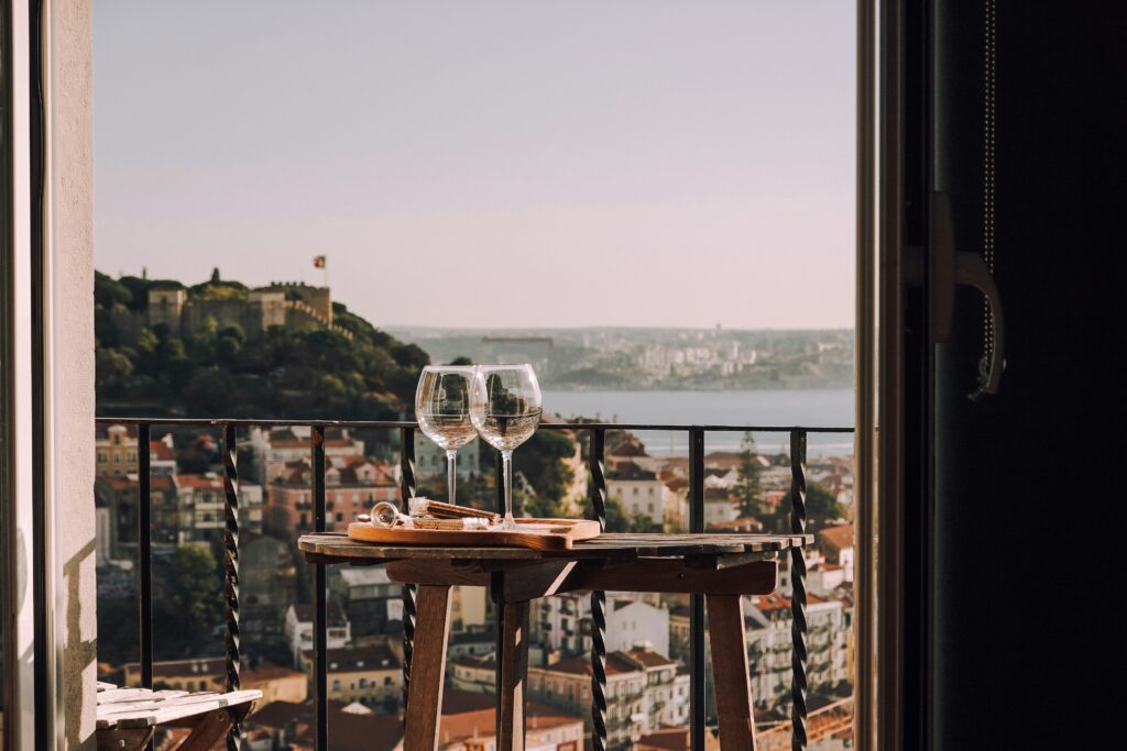 Un balcón con vistas también aumenta el atractivo de un inmueble en venta