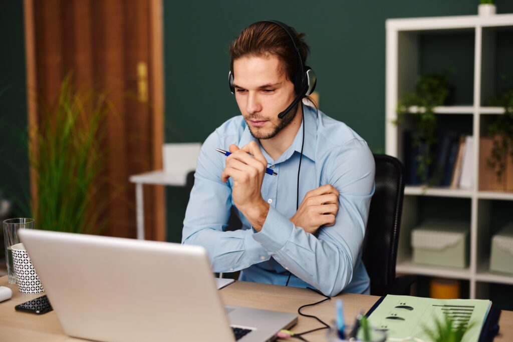 La automatización de la comunicación con los clientes es una de las funciones que un software de automatización de flujos de trabajo puede ofrecer a un profesional del sector inmobiliario